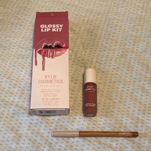 Kylie Cosmetics Glossy Lip Kit - Subtle Rose 808 Kylie